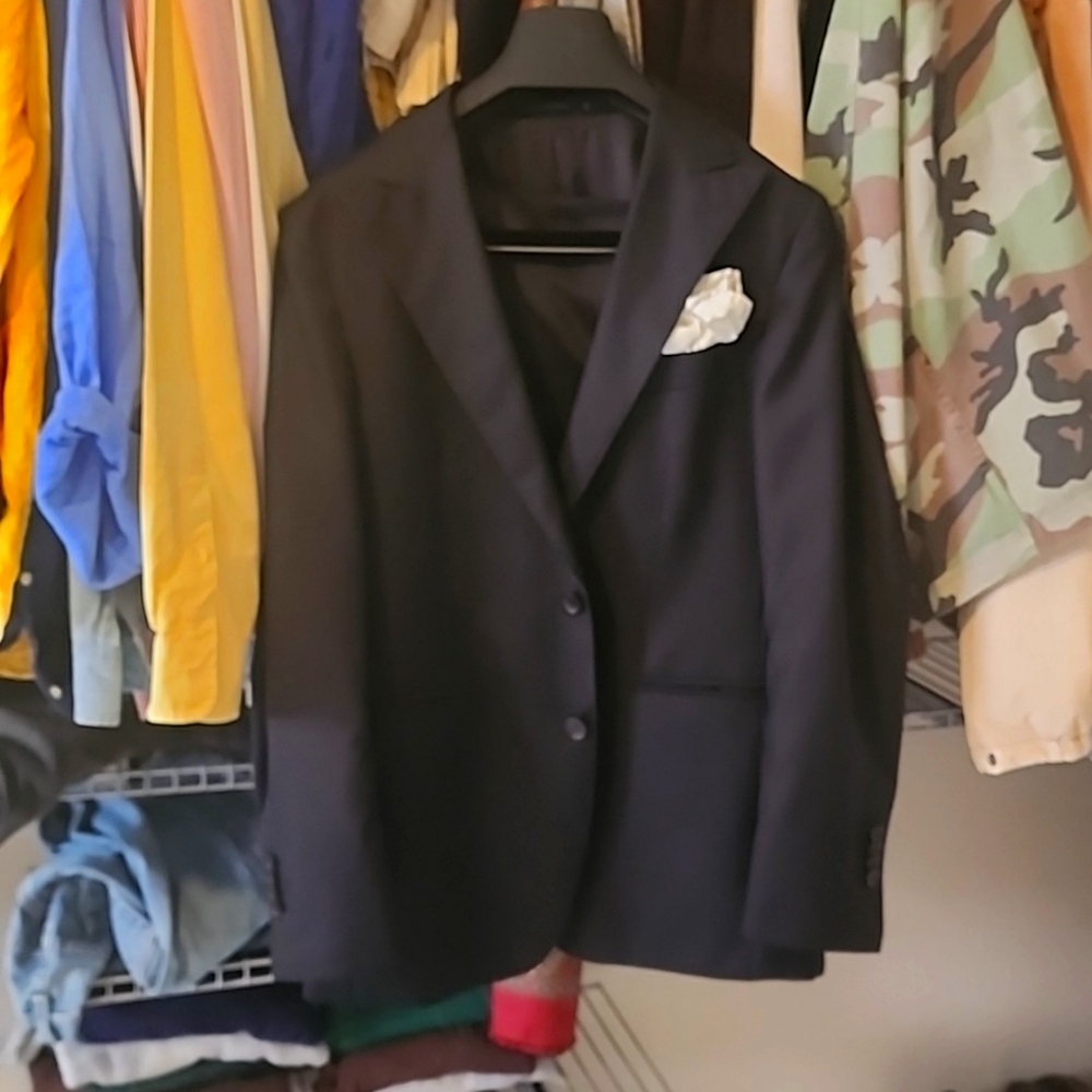 Dark navy blue 3 piece suit made from luxurious wool.